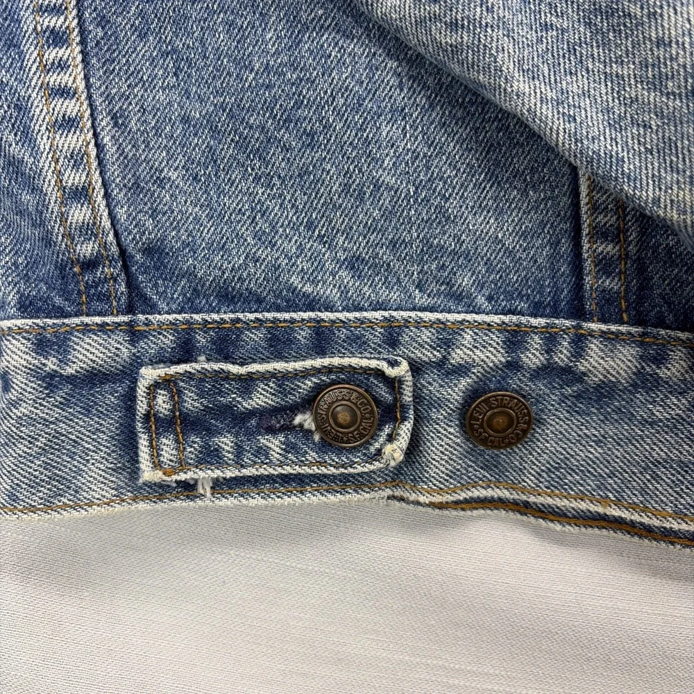 Vintage Levi's 70507 Denim Trucker Jacket USA Made Size L 23x27 Red Tab